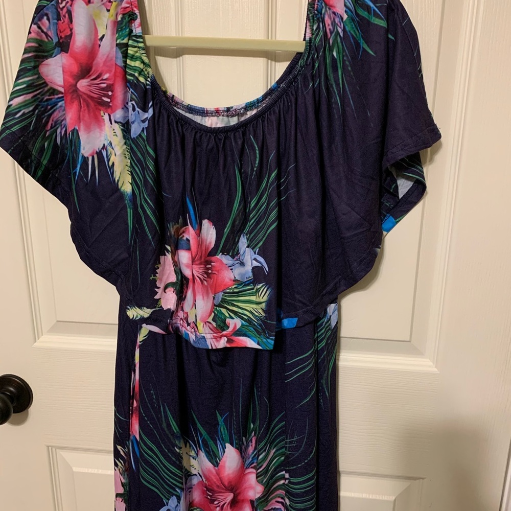 Summer dress. Hawaii anyone??  Navy floral